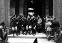 [Giuseppe Tassinari ed altri davanti al palazzo universitario di Bologna: primo convegno nazionale dell'irrigazione: 25 maggio 1940]