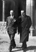 [Giuseppe Tassinari e Carlo Alberto Biggini ministro dell'educazione nazionale davanti alla Palazzina della Viola: facoltà di agraria di Bologna: aprile 1943]