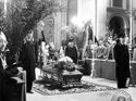 [Veduta della bara di Cesare Barbieri: celebrazione della messa nella chiesa di Santa Maria Maddalena per i funerali alla salma: via Zamboni 47, Bologna: 9 giugno 1956]