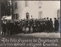 [Foto di gruppo con i familiari dei congressisti a Villa Galvani: celebrazione del II centenario della nascita di Luigi Galvani: Ozzano dell'Emilia: 19 ottobre 1937]