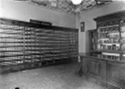 Biblioteca universitaria di Bologna: la sala di distribuzione: il catalogo alfabetico
