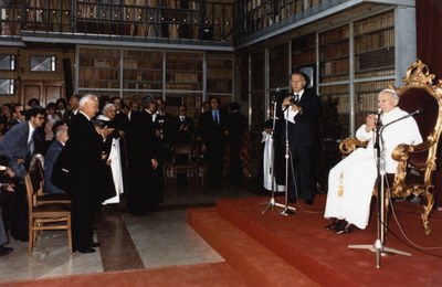 Giovanni Paolo II incontra il Corpo accademico dell'università dell'Emilia Romagna.