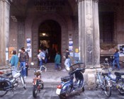 L'ingresso principale - Via Zamboni, 33