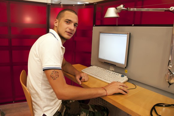 Studente al computer